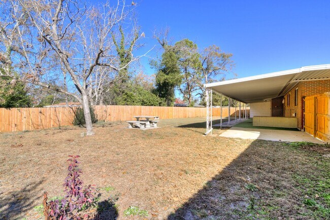 Building Photo - 4 Bedroom 1.5 Bathroom Home in Augusta