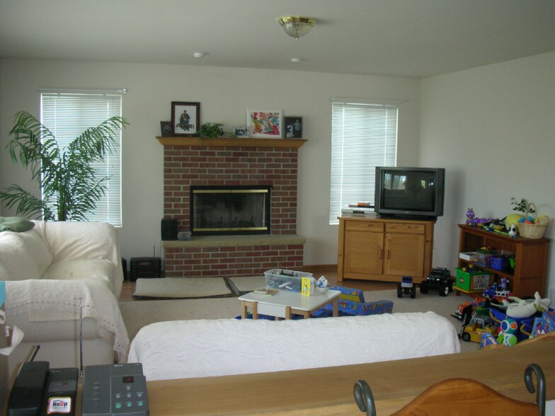 Building Photo - 4439 W Lawn Ave
