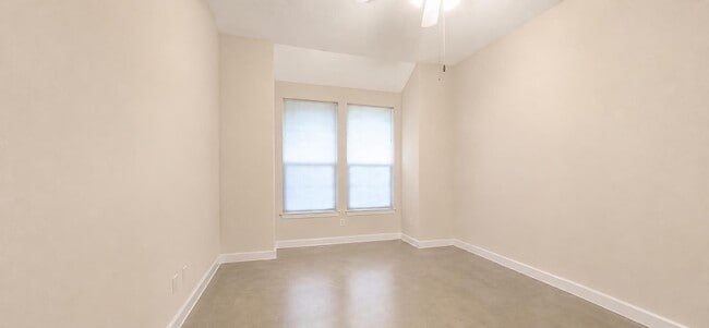 Building Photo - 120 Meadowlakes Dr