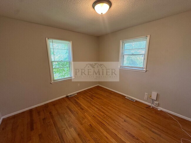 Building Photo - 8406 E 92 Pl