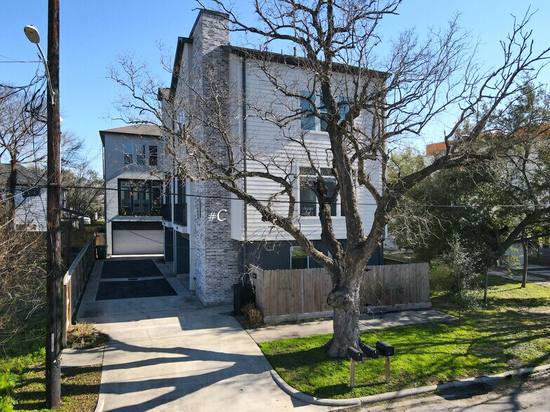 Primary Photo - 3107 Saint Charles St