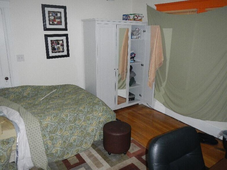 Images are representative samples of the advertised unit. Actual units shown during tours may differ - 16 Stockwell St