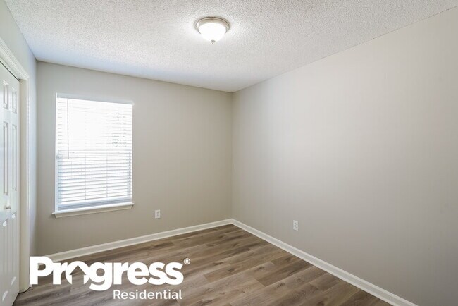 Building Photo - 243 Lake Forest Dr