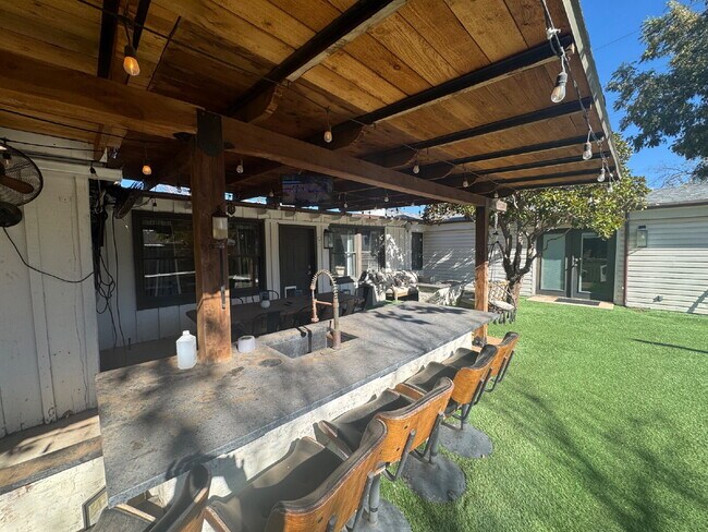 Building Photo - A Standard of Excellence in Tech Terrace!