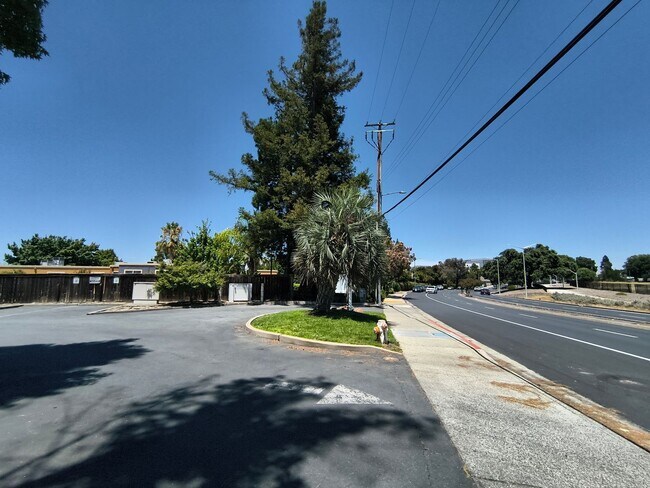 Building Photo - 2827 Monument Blvd