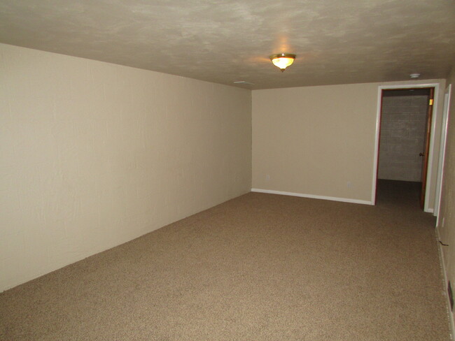 Building Photo - 3 BEDROOM | 2 BATH | DOUBLE CAR GARAGE | W...
