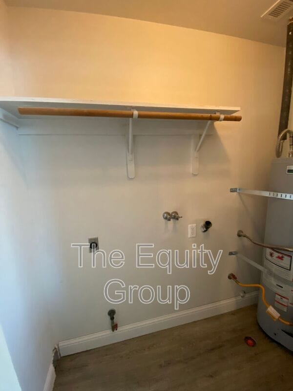 Building Photo - 5716 W Robinwood Ave