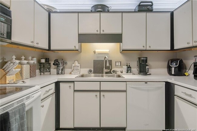 Building Photo - 3351 Galleria Dr