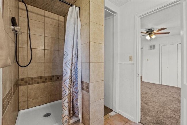 Building Photo - 1002 Orange St