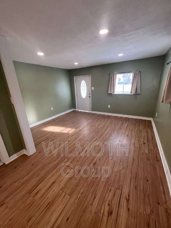 Building Photo - 2530 N Temple Ave