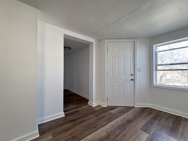 Building Photo - Chatham