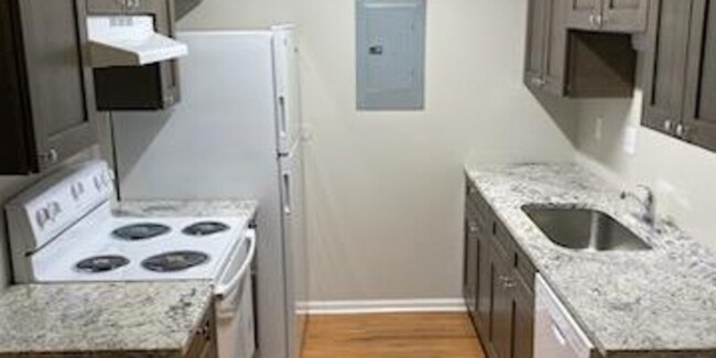 Primary Photo - Schuyler_Pinnacle Apts