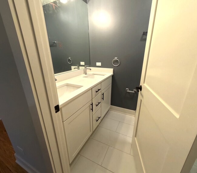 Building Photo - 3473 S Archer Ave