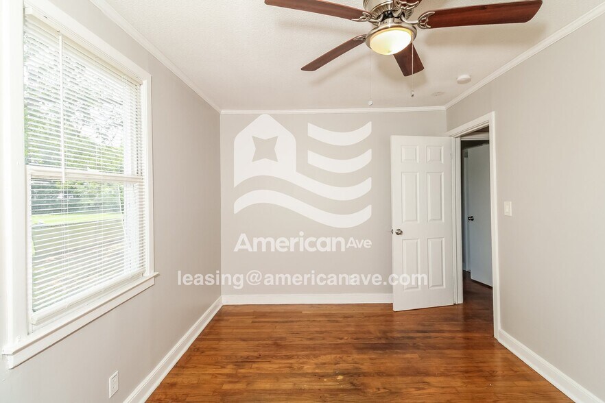 Building Photo - 883 Medfield Rd