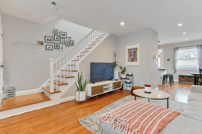 Living Room. Some of the decor may change at time of rental. PM for details. - 123 36th St NE