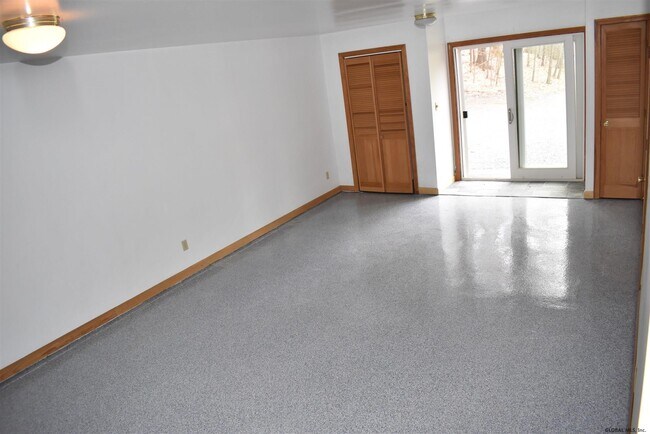 Building Photo - 6785 Middle Grove Rd
