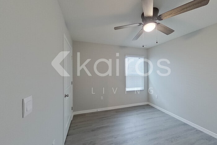 Building Photo - 8710 SW 44th Ct