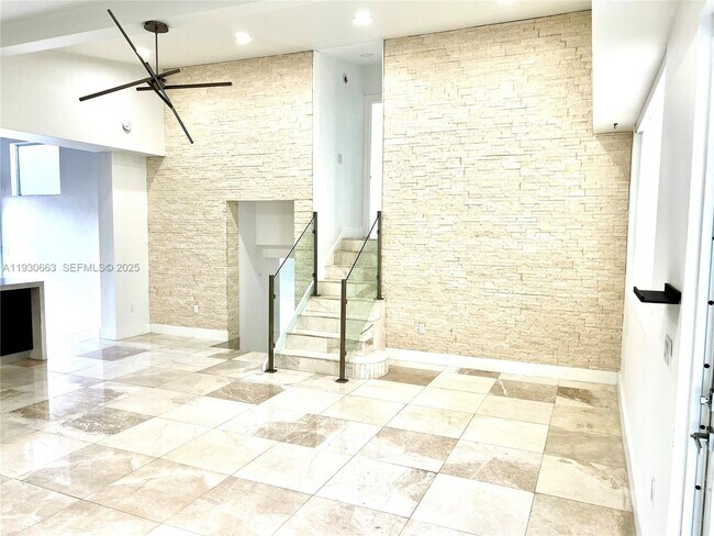 Building Photo - 2536 Flamingo Ln