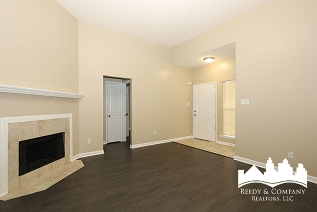 Building Photo - Modern Home with Master Bathroom