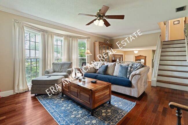 Building Photo - 631 Country Club Ave NE