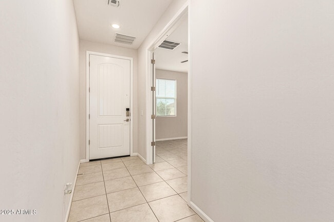 Building Photo - 24590 W Hilton Ave