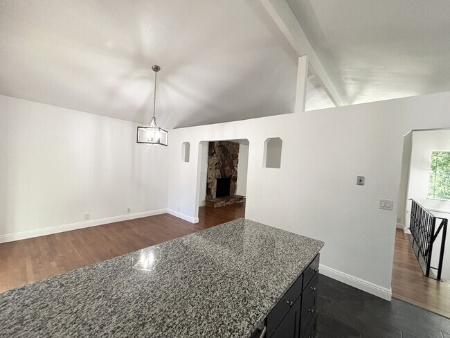 Building Photo - 2243 Aspen Hills Dr