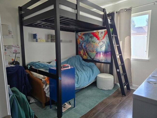 Building Photo - Updated - one story home in Moorpark's desirable Peach Hill neighborhood