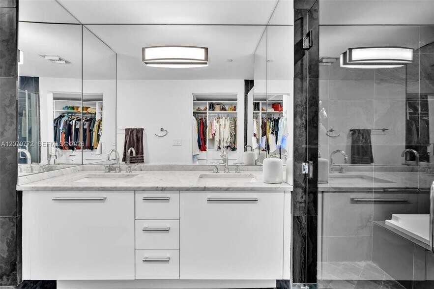 Building Photo - 900 Biscayne Blvd