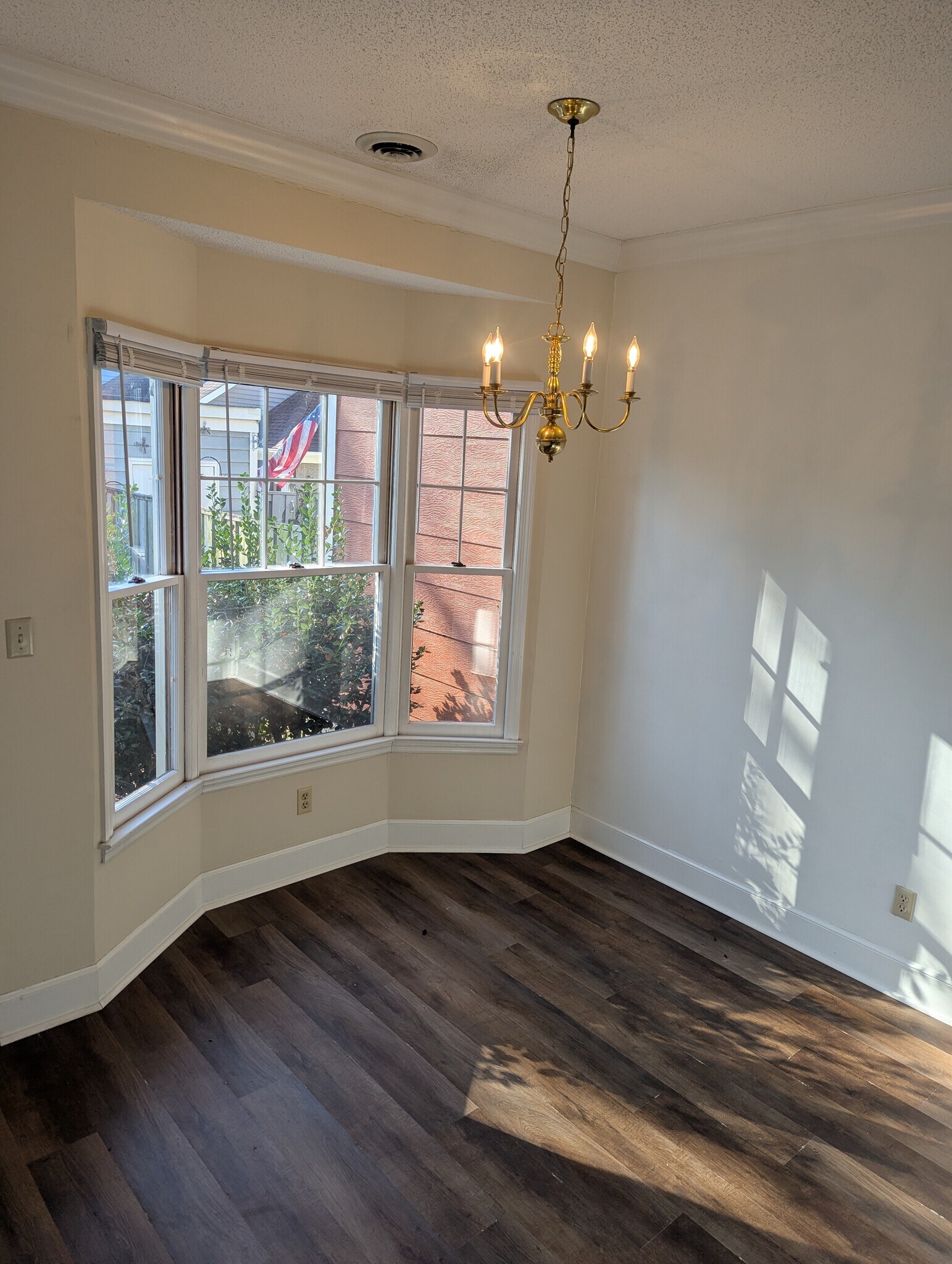 Dining - 215 Woodburn Club Ln