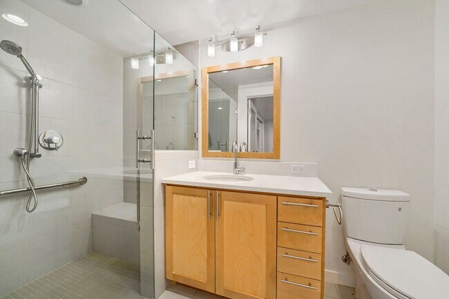 Building Photo - 422 W Raye St