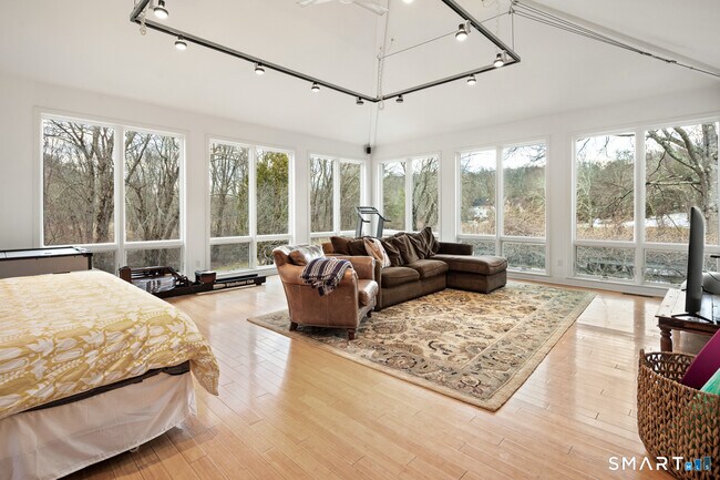 Building Photo - 6 Old Orchard Dr