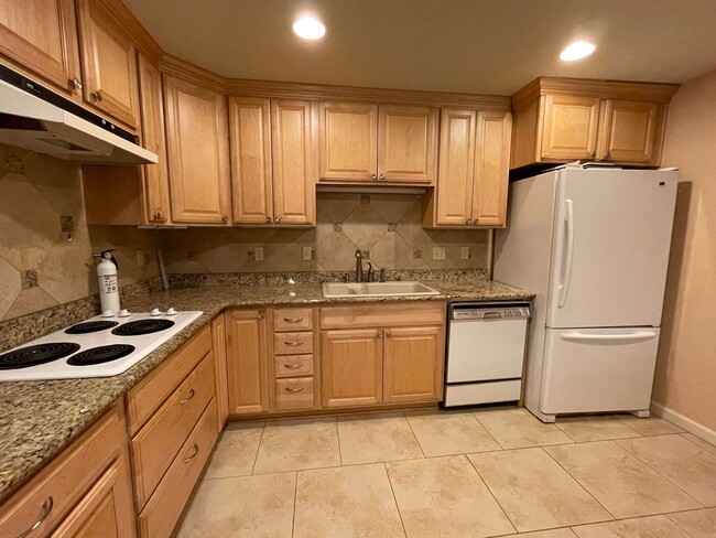 Building Photo - Comfortable Raleigh Park Plaza Condo with ...