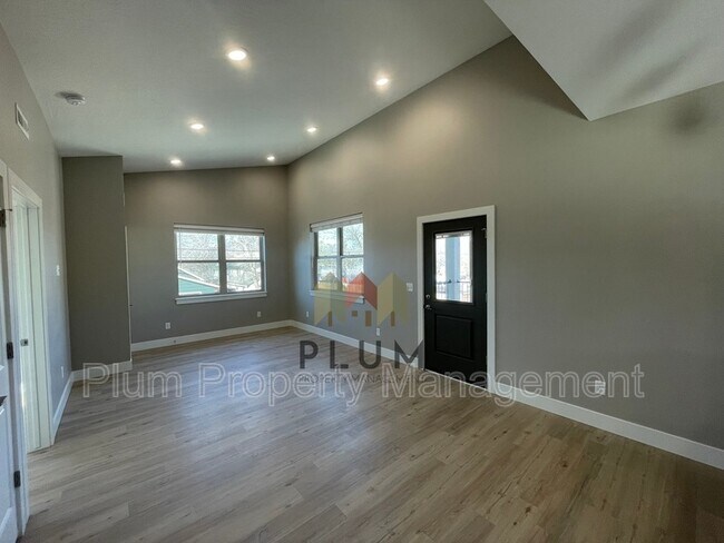 Building Photo - 1724 S 14th St W