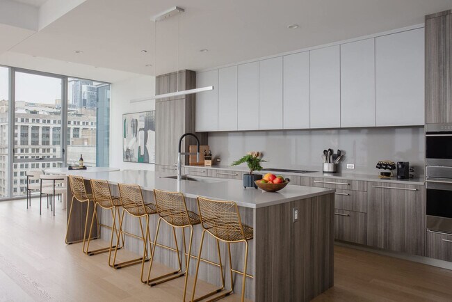 Building Photo - 60 E Randolph St