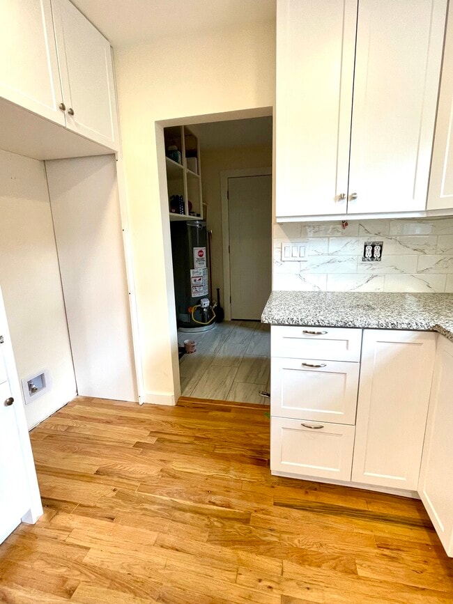 Building Photo - 850 S Osage St