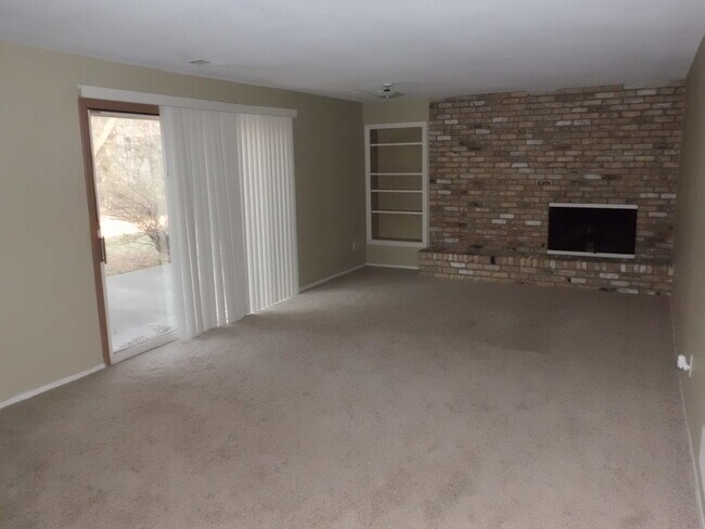 Building Photo - 5218 Malibu Dr