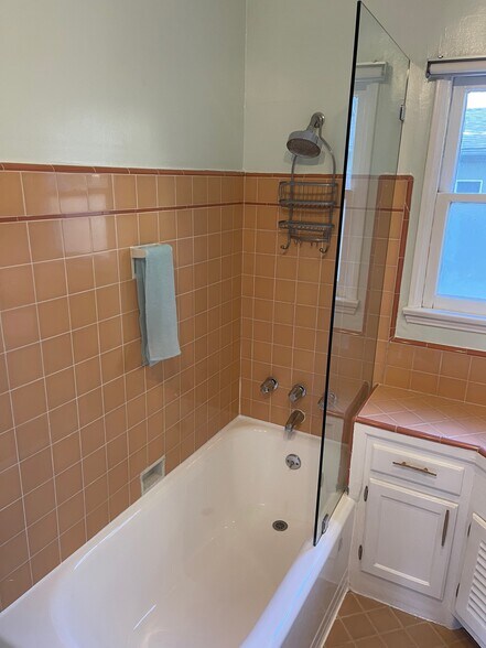 Building Photo - 2932 St George St