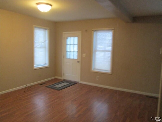 Building Photo - 418 Cross St