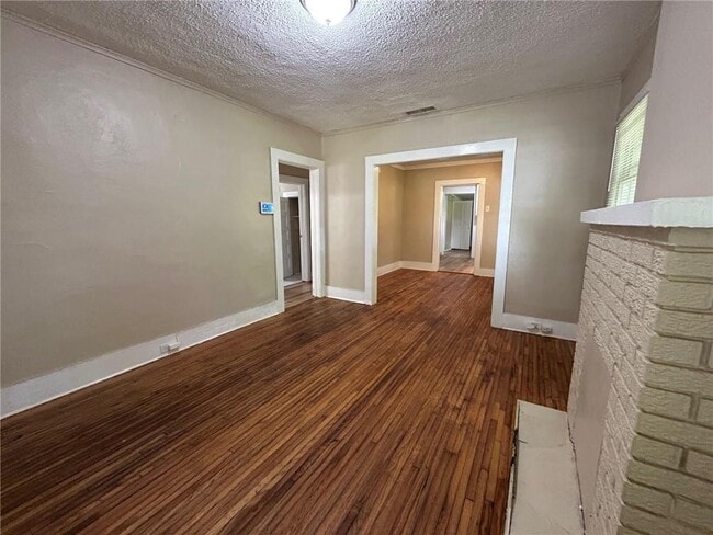 Building Photo - 134 N Carlen St