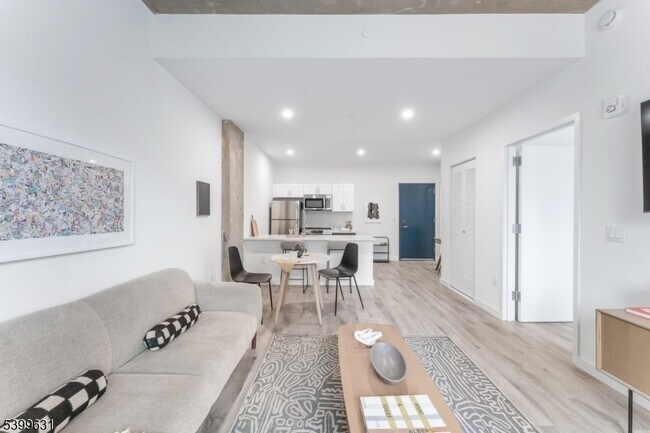 Building Photo - 10 Commerce Ct