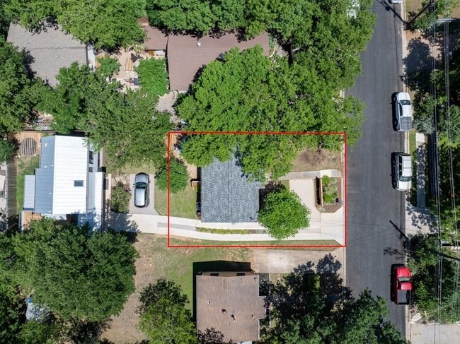 Building Photo - 1300 Perez St