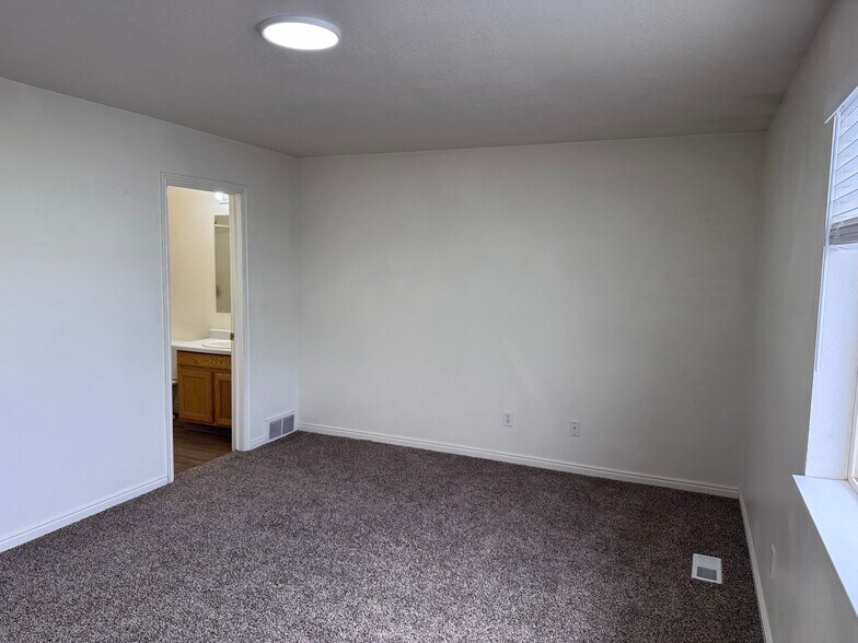 Building Photo - 2455 W 450 N