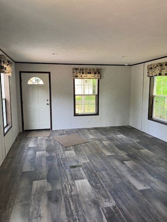 Building Photo - New 2 Bedroom Mobile Home-Denver