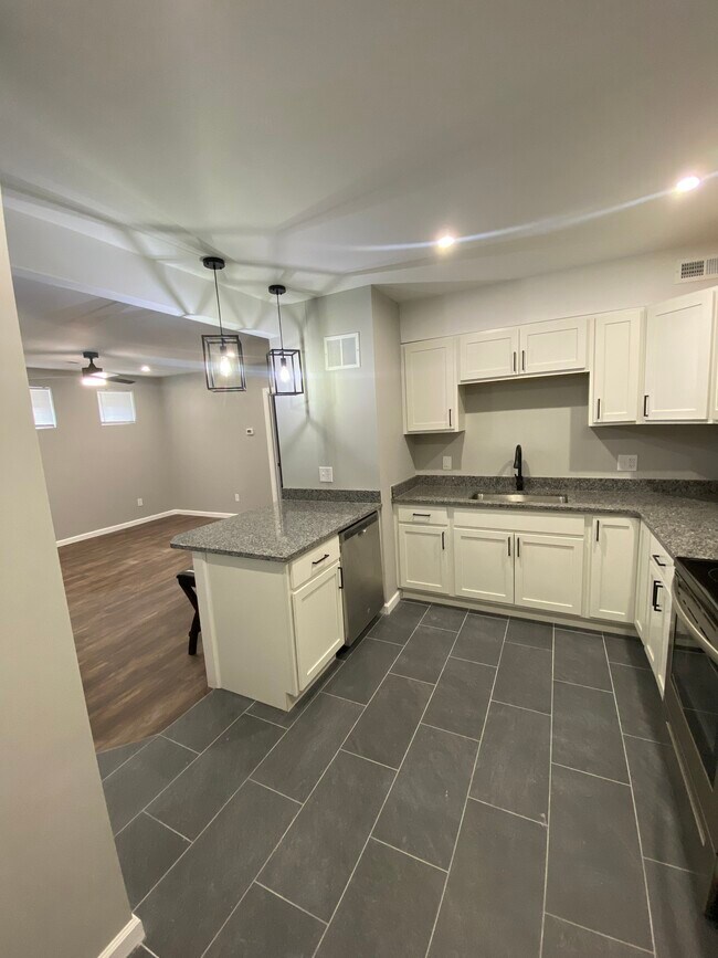 Primary Photo - 1235 Summit St