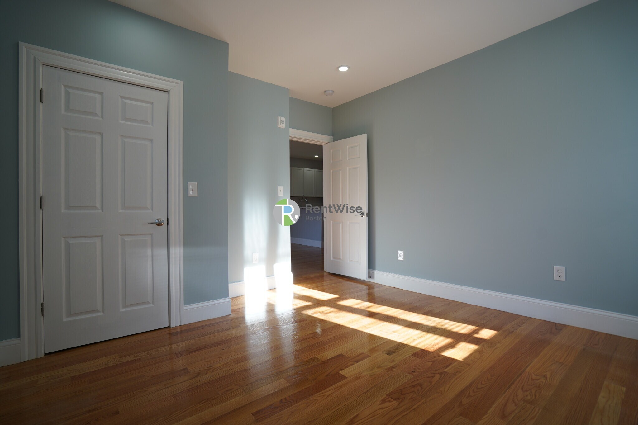 Building Photo - 372 Oxford St