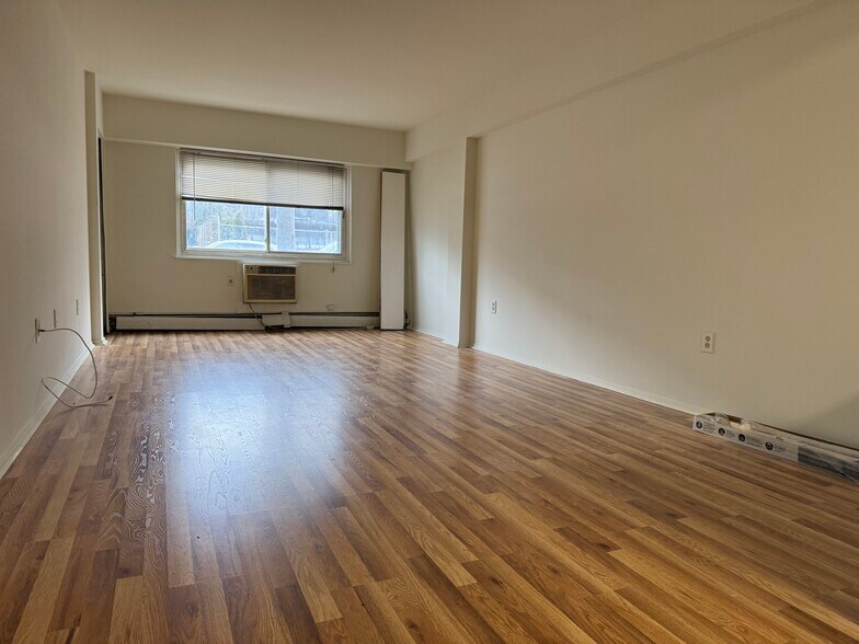 Building Photo - 333 Grand Ave