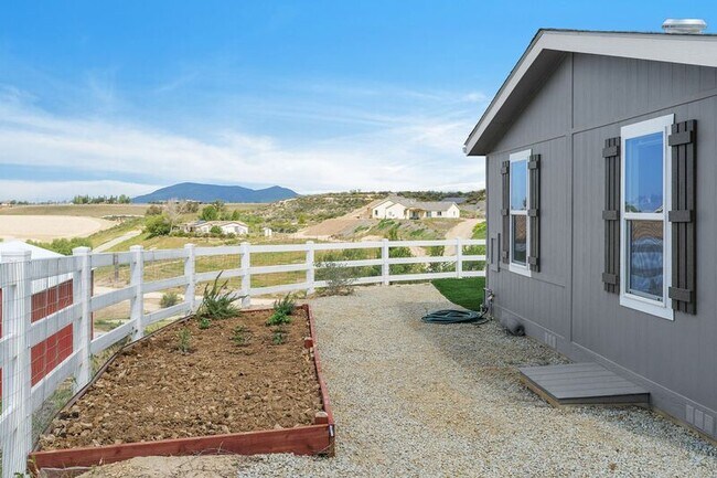 Building Photo - 40589 Los Amantes Rd