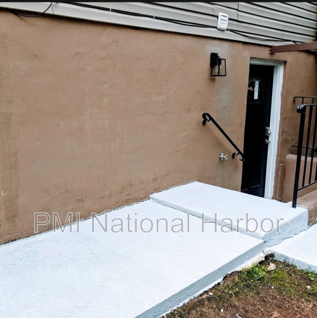 Building Photo - 702 Leeward Ct