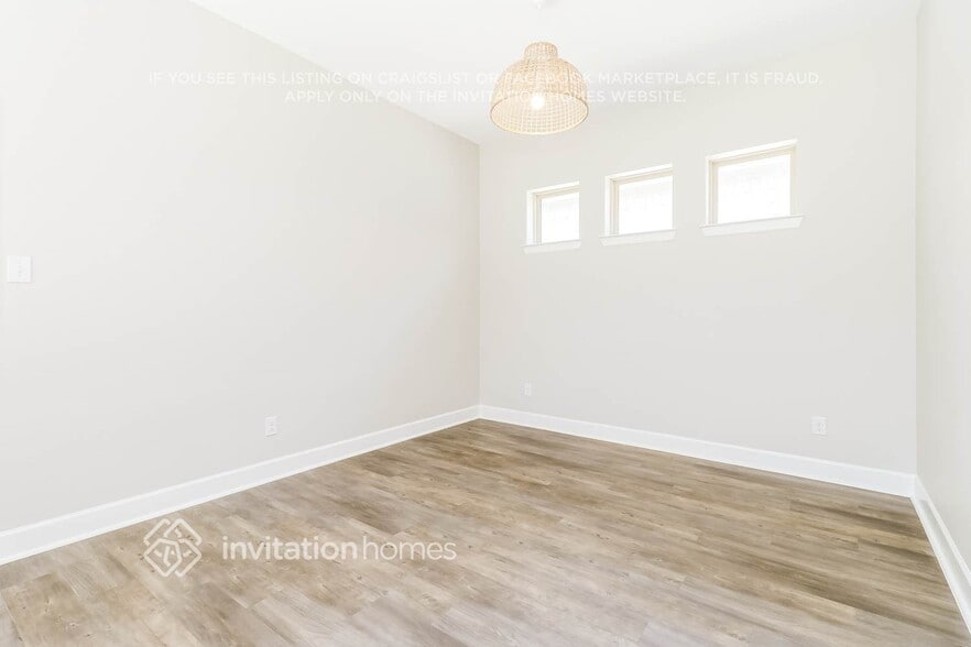Building Photo - 813 Parkside Dr