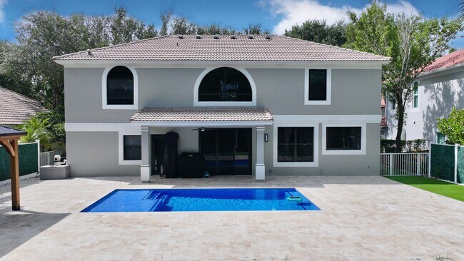 Building Photo - 212 Lone Pine Dr